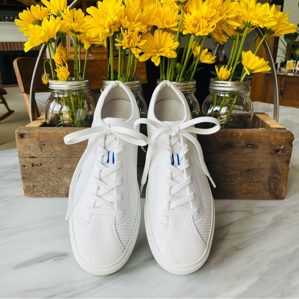 Rothy’s•8•Lace Up Sneaker•Bright White•LIKE NEW•Washable•From Recycled Bottles🌼